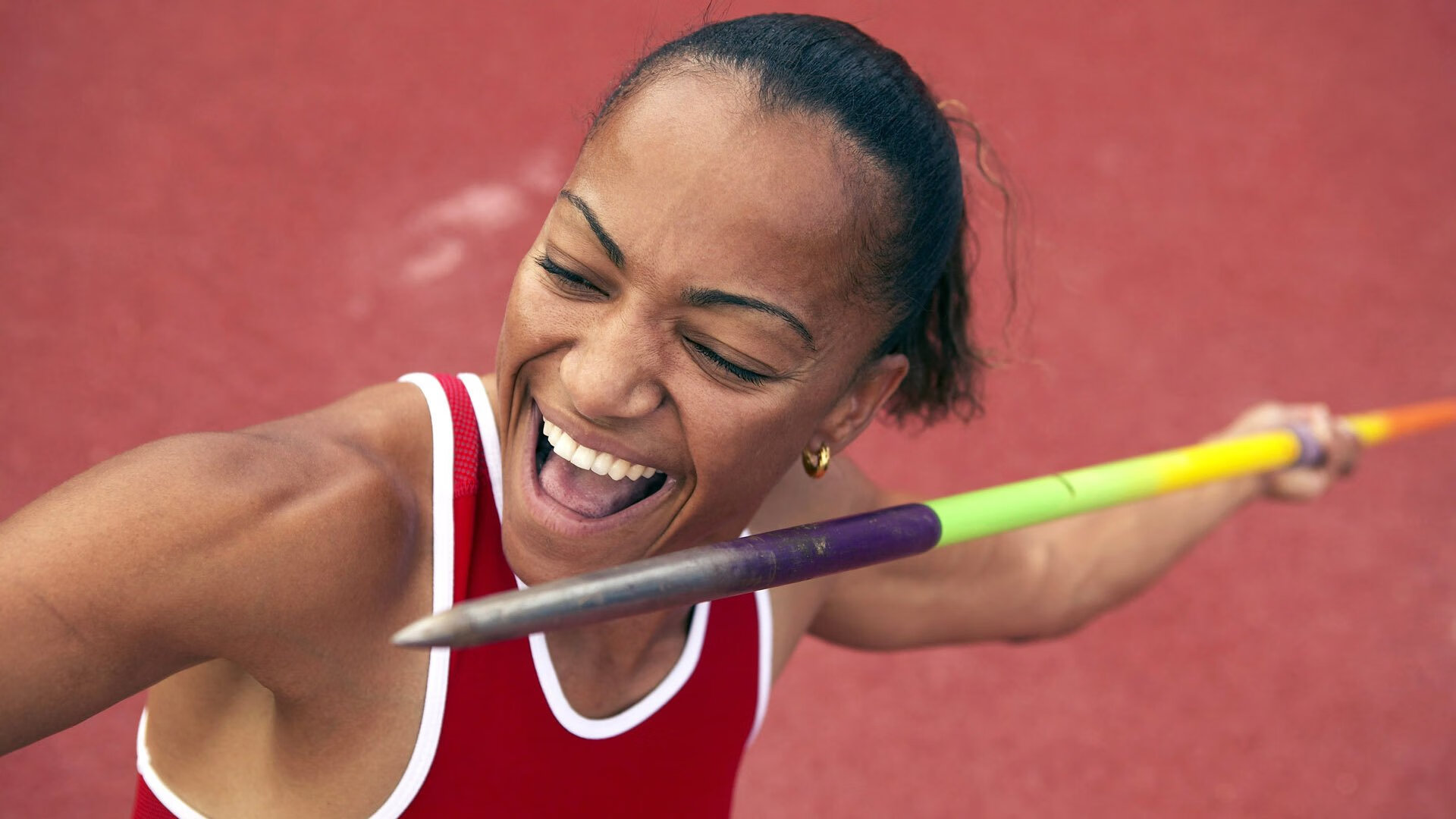 _城市高空跑步：在摩天楼之间飞驰_，高空城市俯瞰图